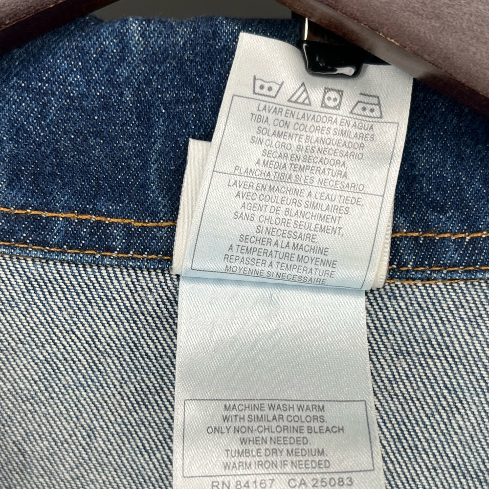 Nostalgic Disney Delight: Disney Store Millennium 2000 Denim Jacket - Picture 6 of 6
